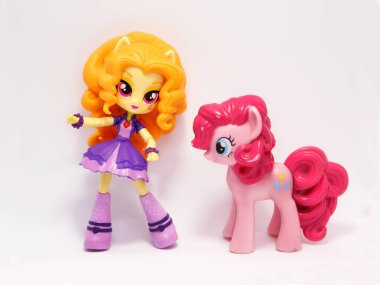 Benim küçük midillim. Equestria Kızları. Midilli bebeği. Equestria Kızları Bebeği. Midilli kız. Adagio Dazzle. Pinki Pie. Büyüleyiciler. Kızlar için oyuncak. Çocuklar için oyuncak bebekler. Şarkıcı. İnsanlar midilli.