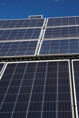 Güneş panelleri. Yeşil enerji. Alternatif ışık enerjisi. Güneş enerjisi. Ekoloji. Çevre. Teknoloji. Alternatif elektrik. Yenilenebilir.