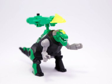 Grimlock Dragon veya Dinozor. Transformers dinozoru. Transformers kertenkelesi. Filmi değiştiriyor. Çocuklar için oyuncak arabalar. Autobot. Makineler. Hayvan trafolar..
