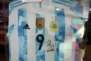 Julian Alvarez T-shirt. Argentine national team jersey exhibited at the Provincial Sports Museum of the Kempes Stadium in Crdoba, Argentina. Number 9 light blue and white Copa Amrica shirt clipart