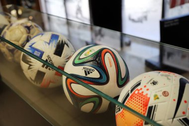 Resmi Nike ve Adidas marka futbol topları Kempes Spor Müzesi, Crdoba, Arjantin 'de sergilendi. Önemli futbol maçlarında kullanılan toplar.