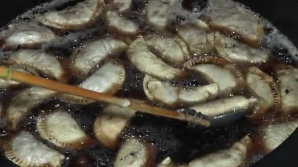 Эмпанады Жарящиеся Кипящем Масле Аргентинские Креольские Эмпанады Традиционная Аргентинская Кухня — стоковое видео