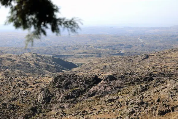 Sierra de Crdoba, Arjantin manzarası. Yüksek Zirvelerin Yolu. Traslasierra Vadisi manzarası. Kayalık dağ. Turizm. Latin Amerika.