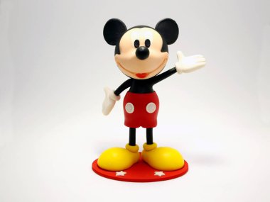 Walt Disney Film Stüdyoları 'ndan Mickey Mouse karakteri. Mickey 'nin bebeği. Kopya alanı olan bir arkaplan. Tecrit. Mickey Mouse 'un evi. Klasik Mickey..