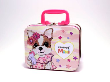 Saf köpekler. Basit beslenme çantası. Yiyecek taşımak için metal kutu. Yavru köpekler. Simones oyuncak serisinden beslenme çantası. İzole edilmiş beyaz.