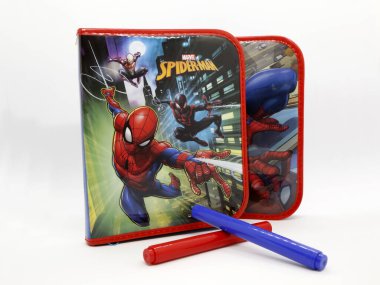 Çocuklar için bir kalem kutusu. Okul malzemeleri. Örümcek Adam. Örümcek Adam. Oyuncak. Şaşırtıcı Örümcek Adam. Çizgi roman. Filmler. Peter parker. Süper kahraman. Süper kahraman..