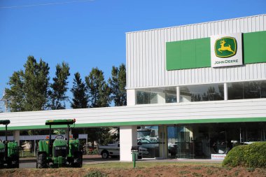 John Deere 'in tarımsal makine satışı maskesini. Alan için traktör ve makine satışı.