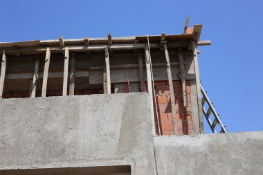 Fotokopi çekilen tuğla ev. İnşaat, inşaat, mimari, gayrimenkul endeksi kavramı.