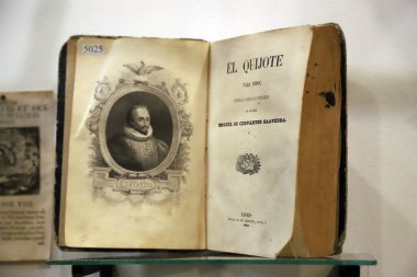 Miguel de Cervantes Saveedra 'nın Don Kişot' un eski kitabı 1830 'da yayınlandı ve Crdoba, Arjantin' deki Rocsen Müzesi 'nde sergilendi..