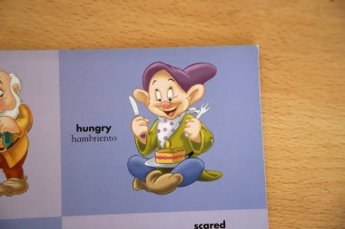 İngilizce ve İspanyolca öğretmek için çocuk kitabı. Disney filmindeki 