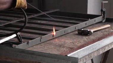 Kaynak demir parmaklıklar. Endüstriyel kaynakçılık.