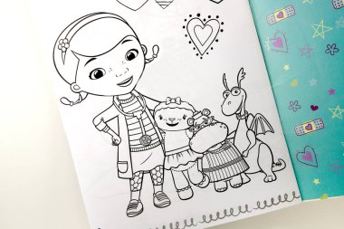 Çocuk serisi Doc McStuffins karakterli çocuklar için boyama kitabı