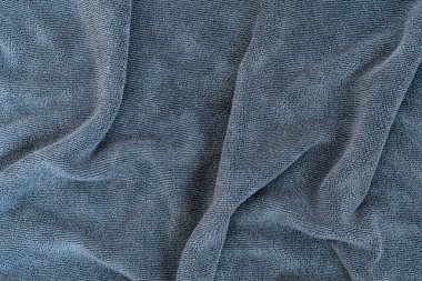 Mavi kumaş kumaş dokusu kapanıyor. Buruşuk kumaş. Havlu dokusu. Kumaş bez dokusu.