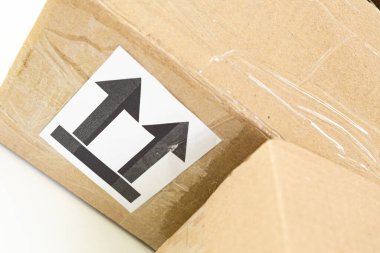 Geceleri elektrik kesintisi sırasında konut paneli binaları. Gece elektrik kesintisi sırasında paneldeki konut binalarına bakın. Gece Şehri silüeti. Elektrik kesintisi..