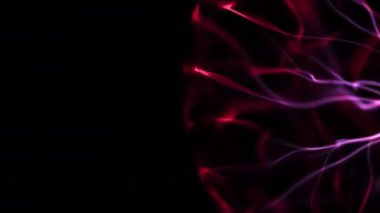 Plazma lambasından çıkan elektrik plazma yıldırımıyla soyut bir arkaplan. Manzarayı kapat. Bilim kurgu ya da bilim konsepti