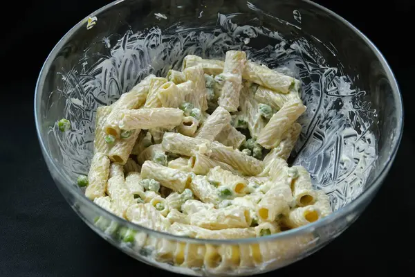 tavuklu ve kremalı makarna