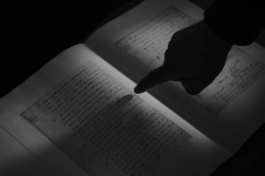 kopya ve el; orijinali 1817 'de yazılmış bir metin okunuyor