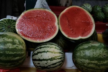 Pazarda taze karpuz