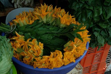 Markette taze sebzeler