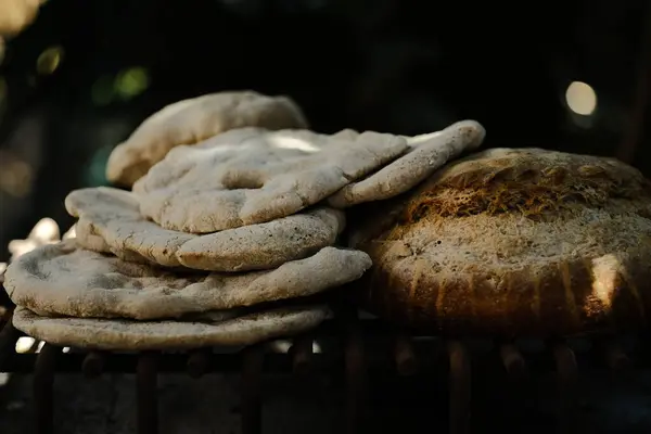 Ev yapımı ekmek fırında.