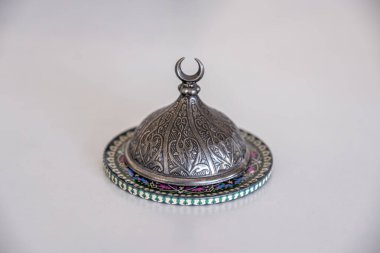 Beyaz arkaplanda İslami süs