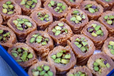 Fıstıkla doldurulmuş Arap baklavası.