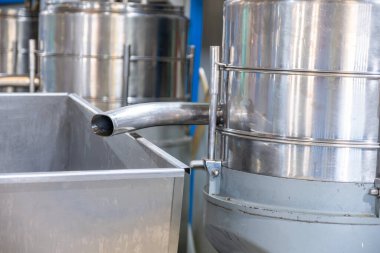 Petrol endüstrisinde kullanılan paslanmaz çelik boru.