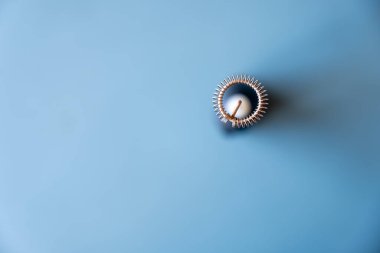 Kahveyi karıştırmak ve köpük yapmak için kullanılan elektrikli kahve köpüğü makinesi.