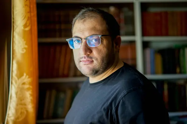 stock image Portrait for male wearing glasses in library wearing black shirts with book shelf background