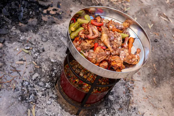 stock image Zurbian dinner. The barrel has been uncovered and it is ready and well cooked. It contains chicken, vegetables and rice. It is placed on a wire rack and it has been transferred to the serving tray.