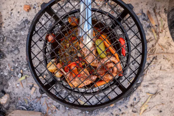 stock image Zurbian dinner. The barrel has been uncovered and it is ready and well cooked. It contains chicken, vegetables and rice. It is placed on a wire rack and it has been transferred to the serving tray.