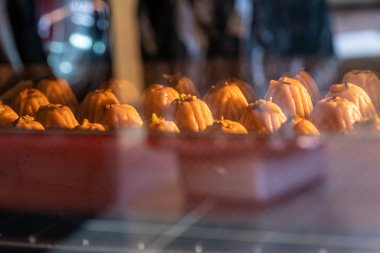 Fırının içinde pişerken Arap Keto bayramı kahvesi.