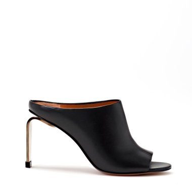 Siyah deri katır ayakkabısı.