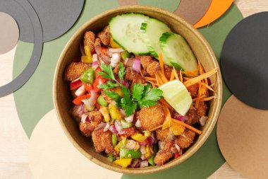 Geleneksel Tayland yemeği tuzu ve biber.