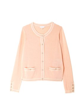 Beyaz arkaplanda pembe hırka ön görünümü