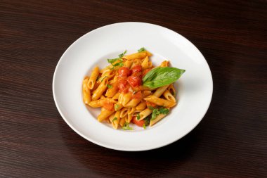 Geleneksel İtalyan yemeği Penne all arrabbiata
