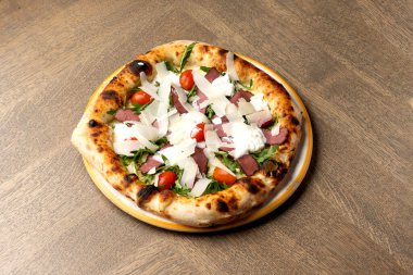 Pizza Vulcano geleneksel İtalyan yemeği