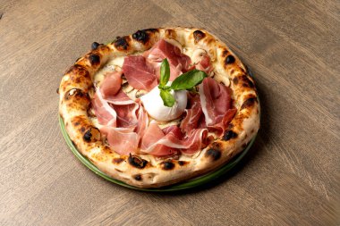 Pizza Vulcano geleneksel İtalyan yemeği