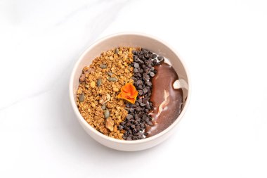 Tatlı Granola çukulata kasesi