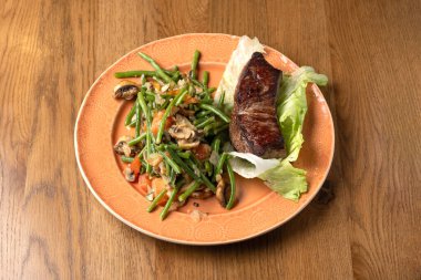 Yeşil fasulyeli biftek ve Fransız geleneği.