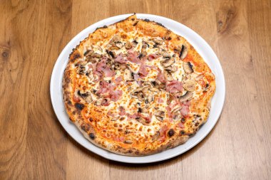 Pizza Regina, İtalyan yemeği.