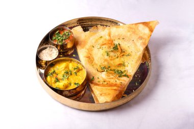 Hint geleneksel samsamsamı veya samosa samchapati Hint unu ve samchaplet ile yapılan popüler bir Hint yemeğidir.