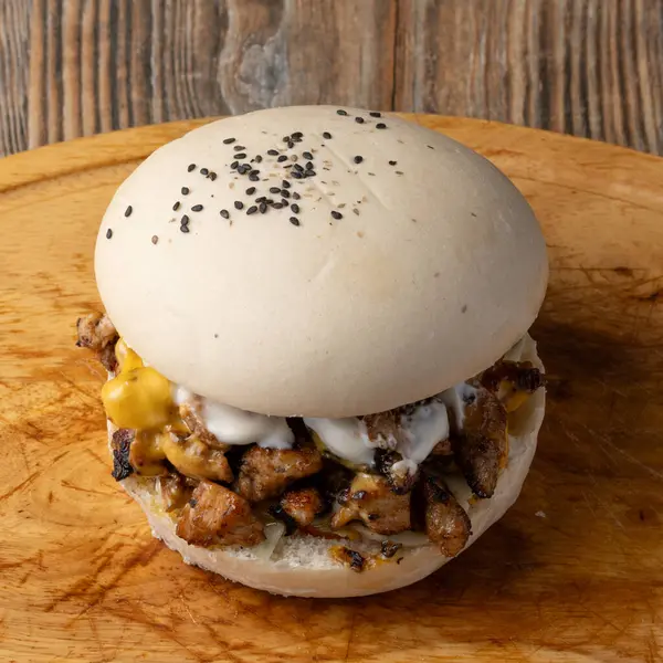 Sığır eti ve peynirli burger