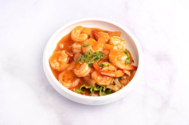 Baharatlı karides, geleneksel Çin yemeği.