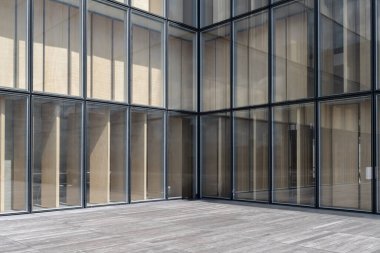 boş cam ofis binası