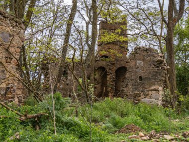 İspanya 'nın Leon ilindeki Santa Mara de Nogales manastırı terk edilmiş bir yerdir.