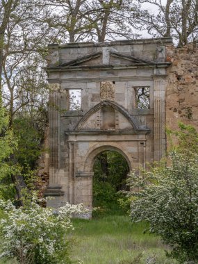 İspanya 'nın Leon ilindeki Santa Mara de Nogales manastırı terk edilmiş bir yerdir.