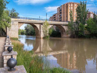 Aranda de Duero kasabası, güzel bir turizm beldesi (İspanya).)