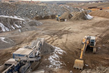 Mechanical conveyor belt to pulverize rock and stone and generate gravel clipart