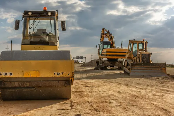 Bir yol inşa etmek için makineler